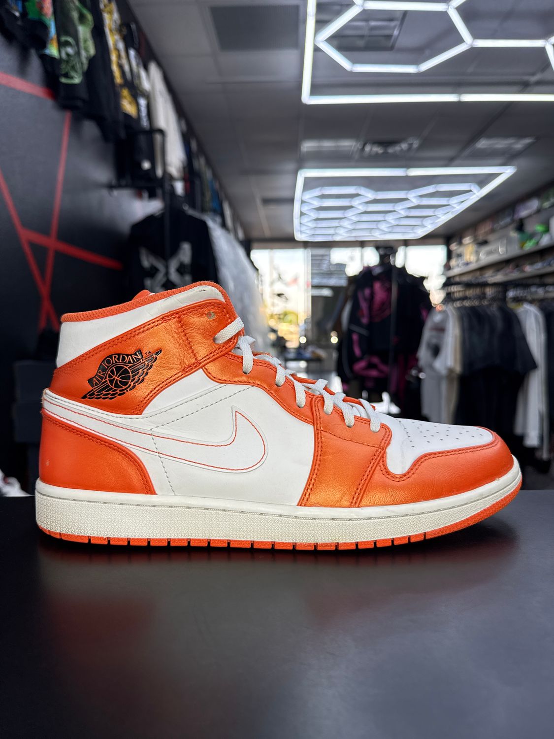 J1 MID “METALLIC ORANGE”  (SZ 11)  USED/NO BOX  (REP LACES)
