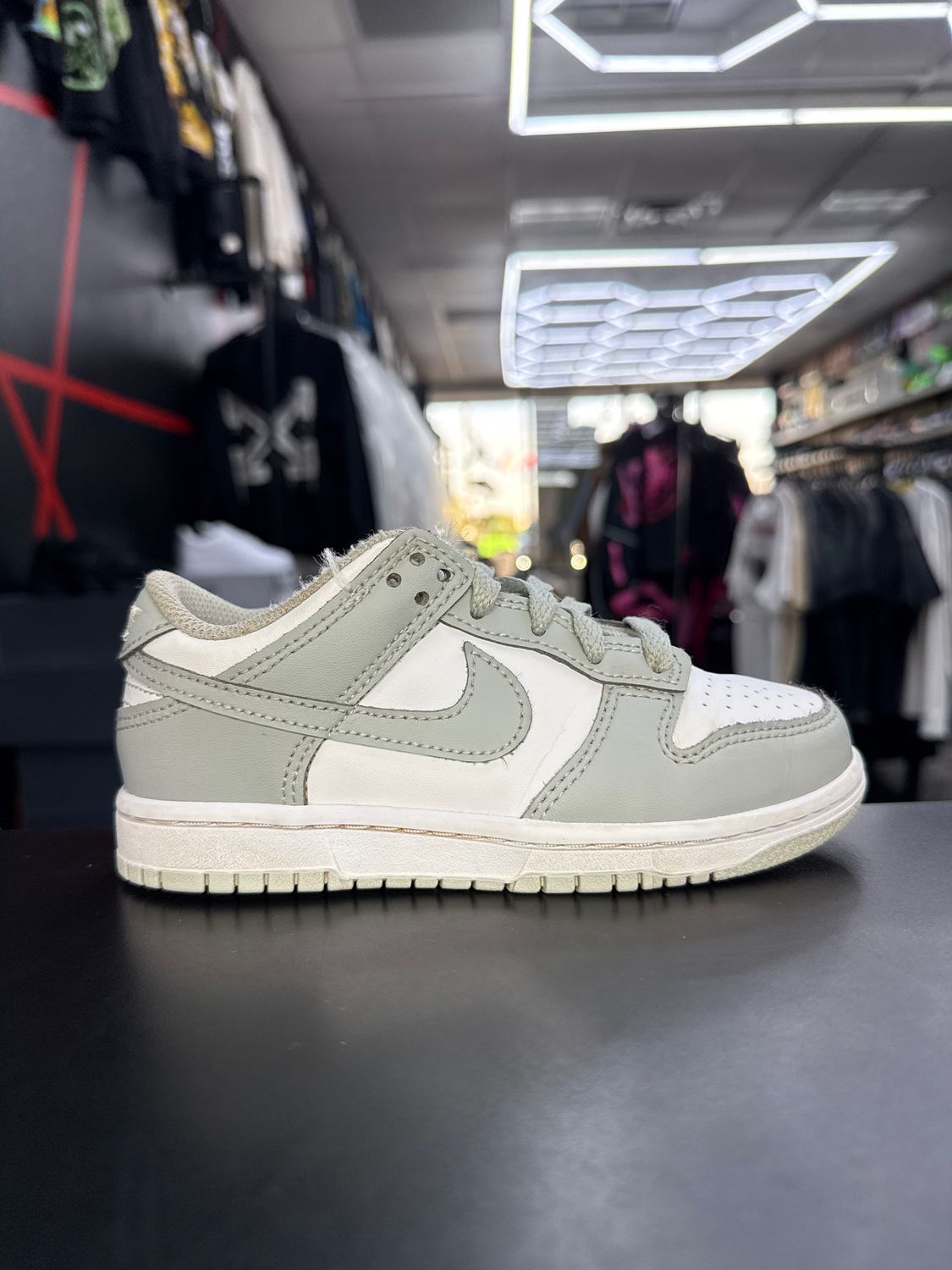 NIKE DUNK “LIGHT SMOKE GREY”  (SZ12c)  USED/OG BOX