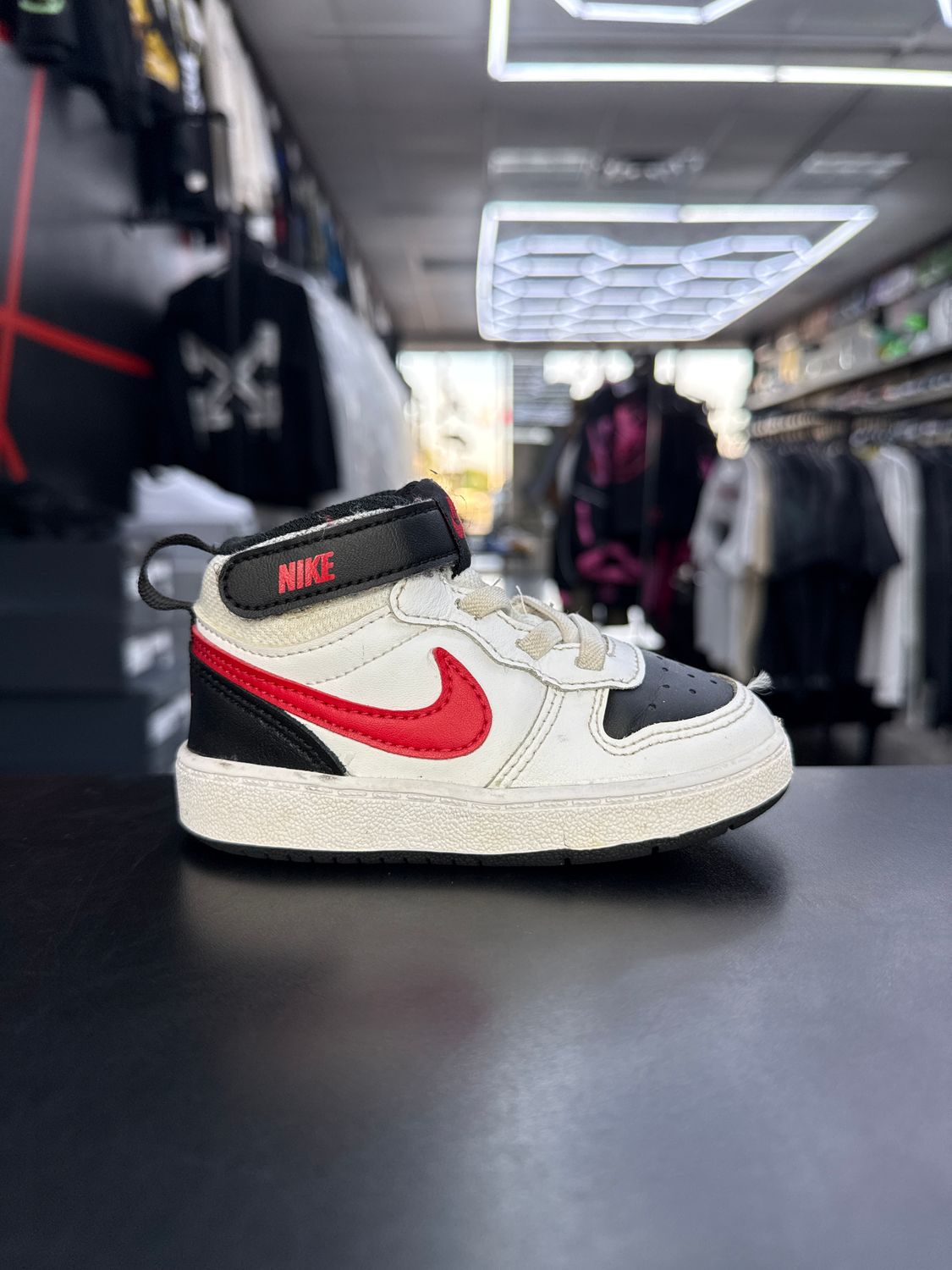 NIKE “BLK/RED/WHT”  (SZ 6c)  USED/NO BOX