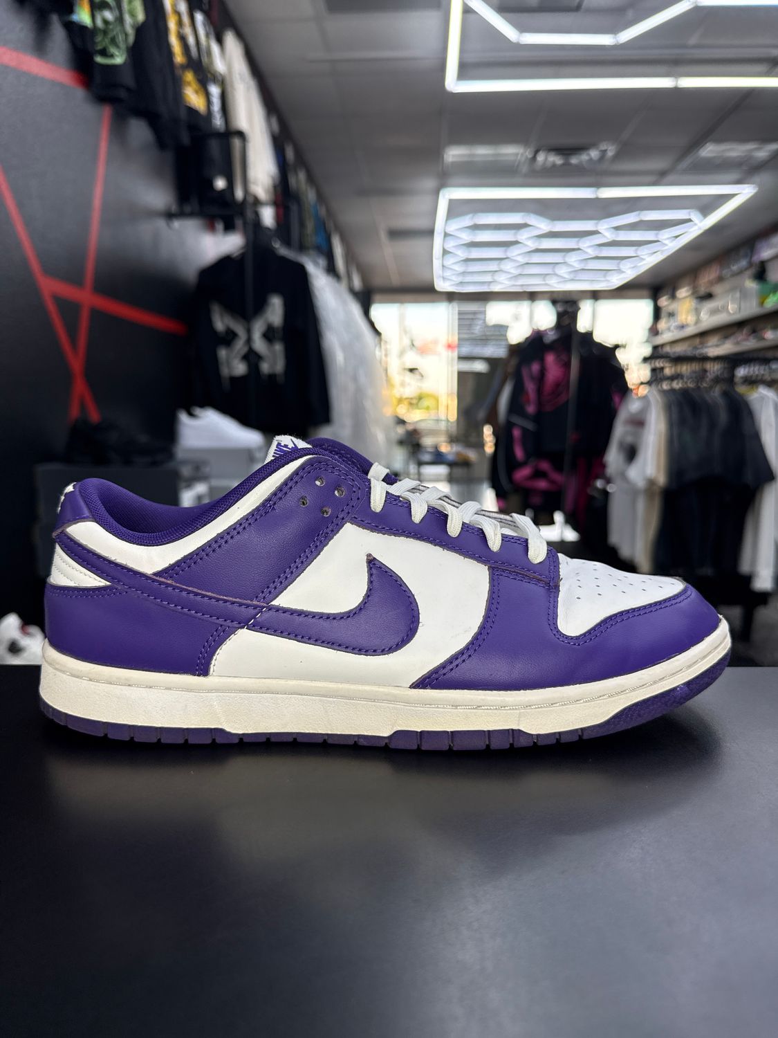 NIKE DUNK “COURT PURPLE”  (SZ 11)    USED/NO BOX