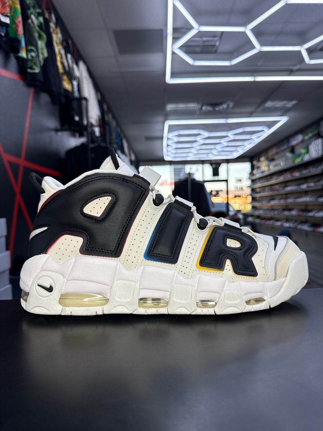NIKE UPTEMPO  “TRADING CARDS”  (SZ 12)  USED/OG ALL