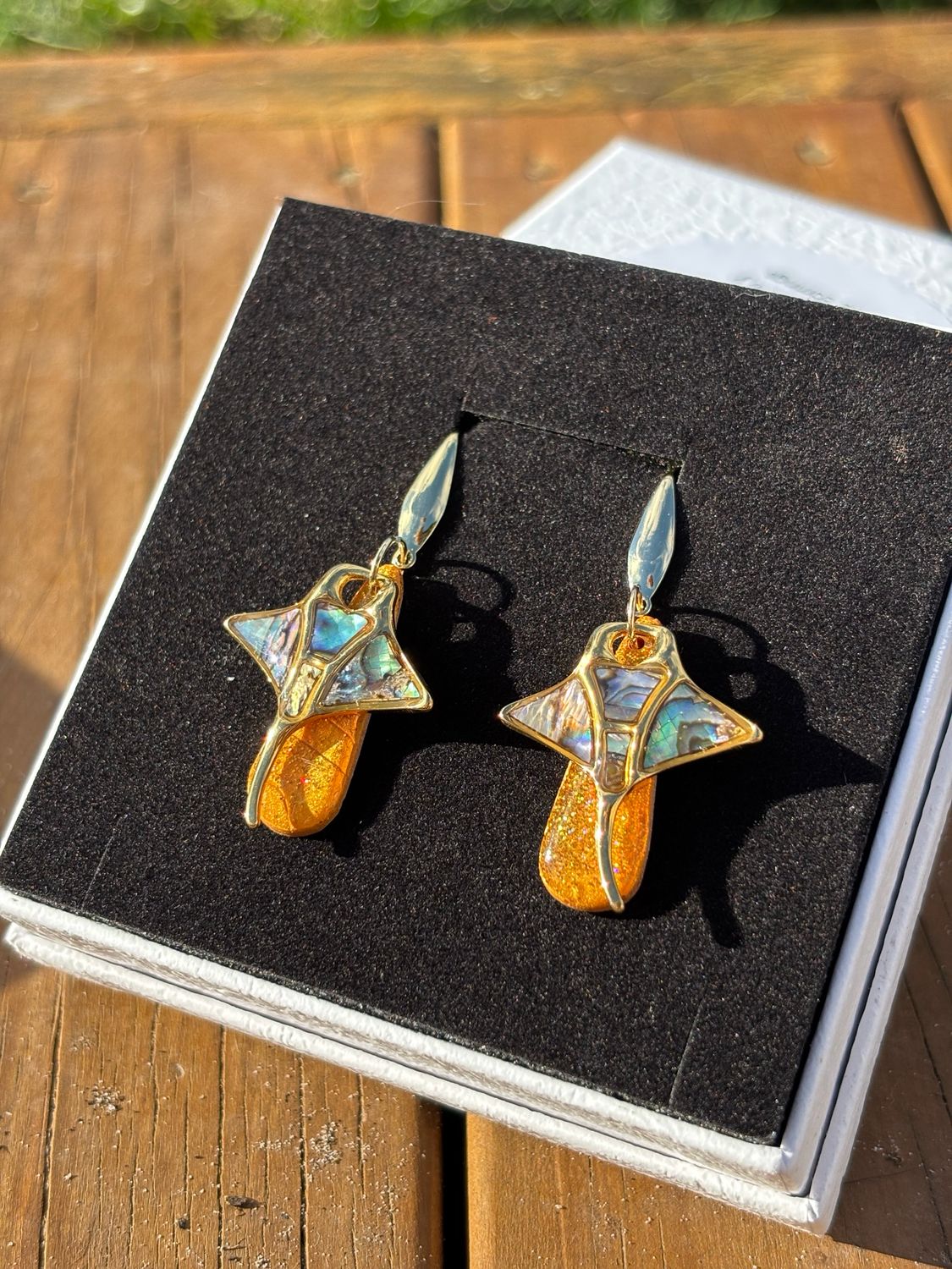 🌊 Golden Manta Ray Drop Earrings