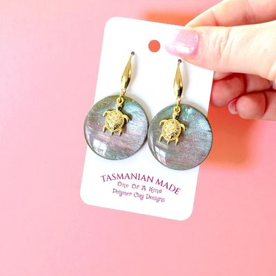 Sea Serenity Turtle Disc Earrings – 18k Gold Plated