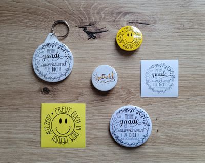 Buttons, Anhänger & Sticker Buttons, Anhänger & Sticker