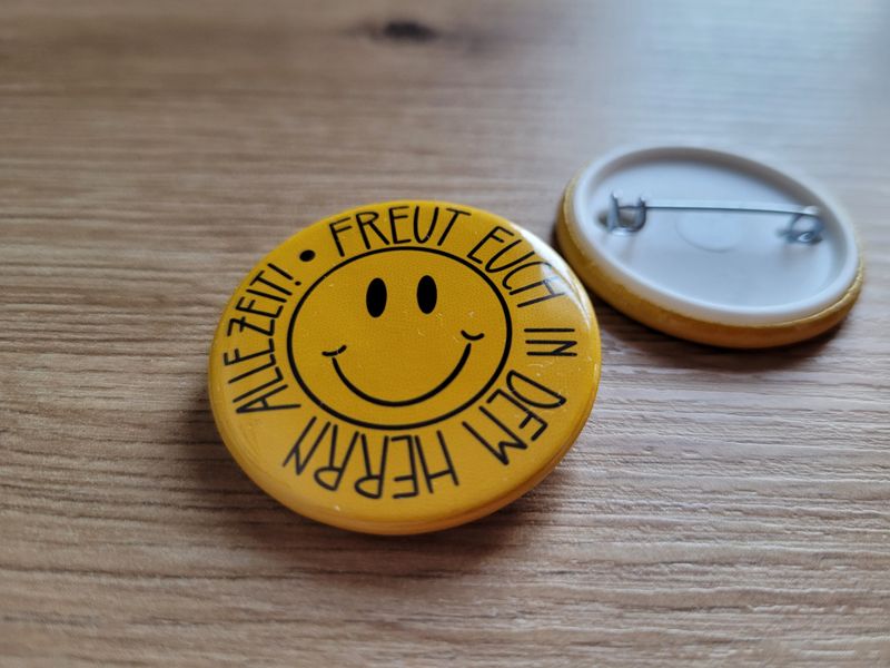 Handgemachter Button 38mm, "Freude" Handgemachter Button 38mm, "Freude"