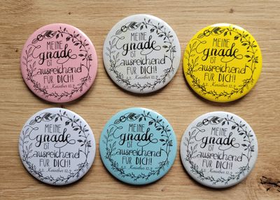 Handgemachter Button 58mm "Gnade" Handgemachter Button 58mm "Gnade"