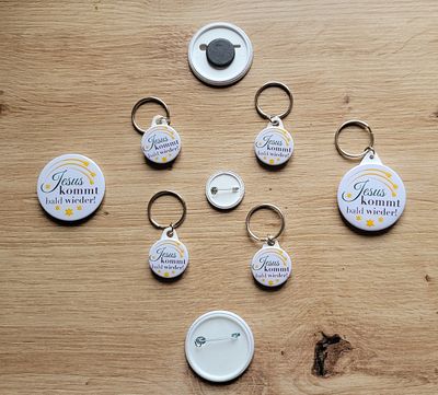 Handgemachter Button 45mm "Jesus kommt" Handgemachter Button 45mm "Jesus kommt"