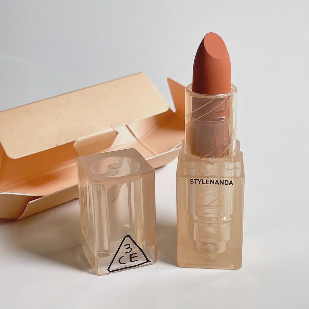 Soft matte lipstick clear layer warmish