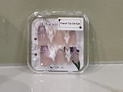 French Tip Cat Eye