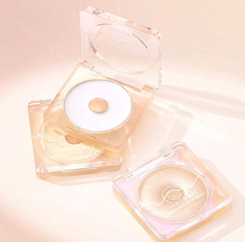 Shimmery Highlighting Powder