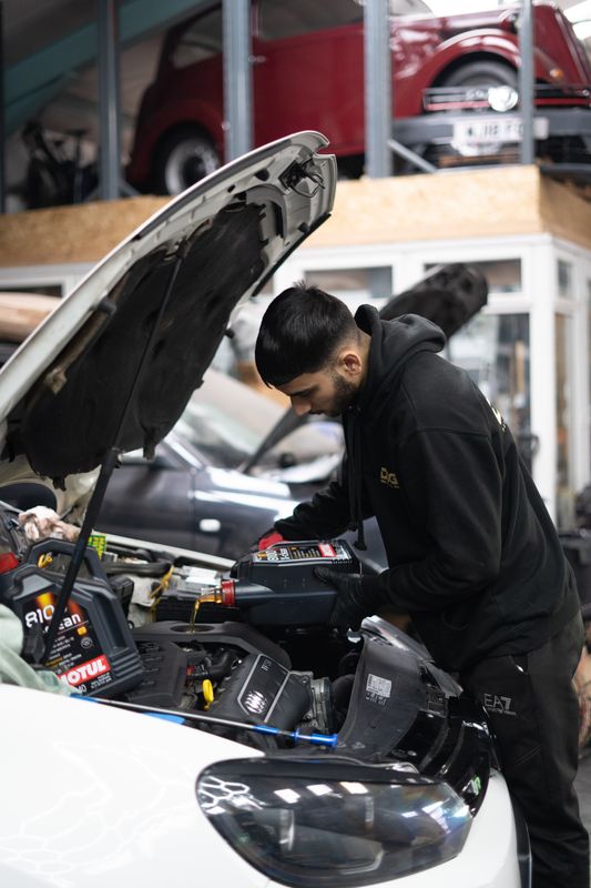 ENGINE SERVICING