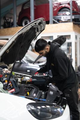 ENGINE SERVICING