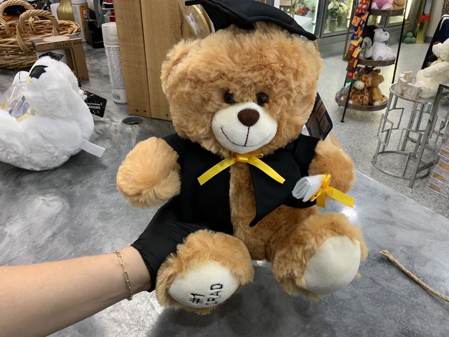 LARGE CAP/GOWN BEAR