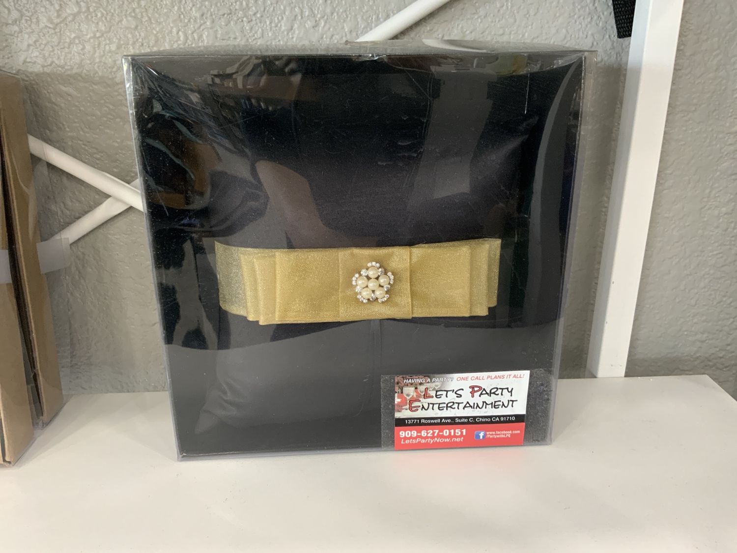 BLACK GOLD RING PILLOW