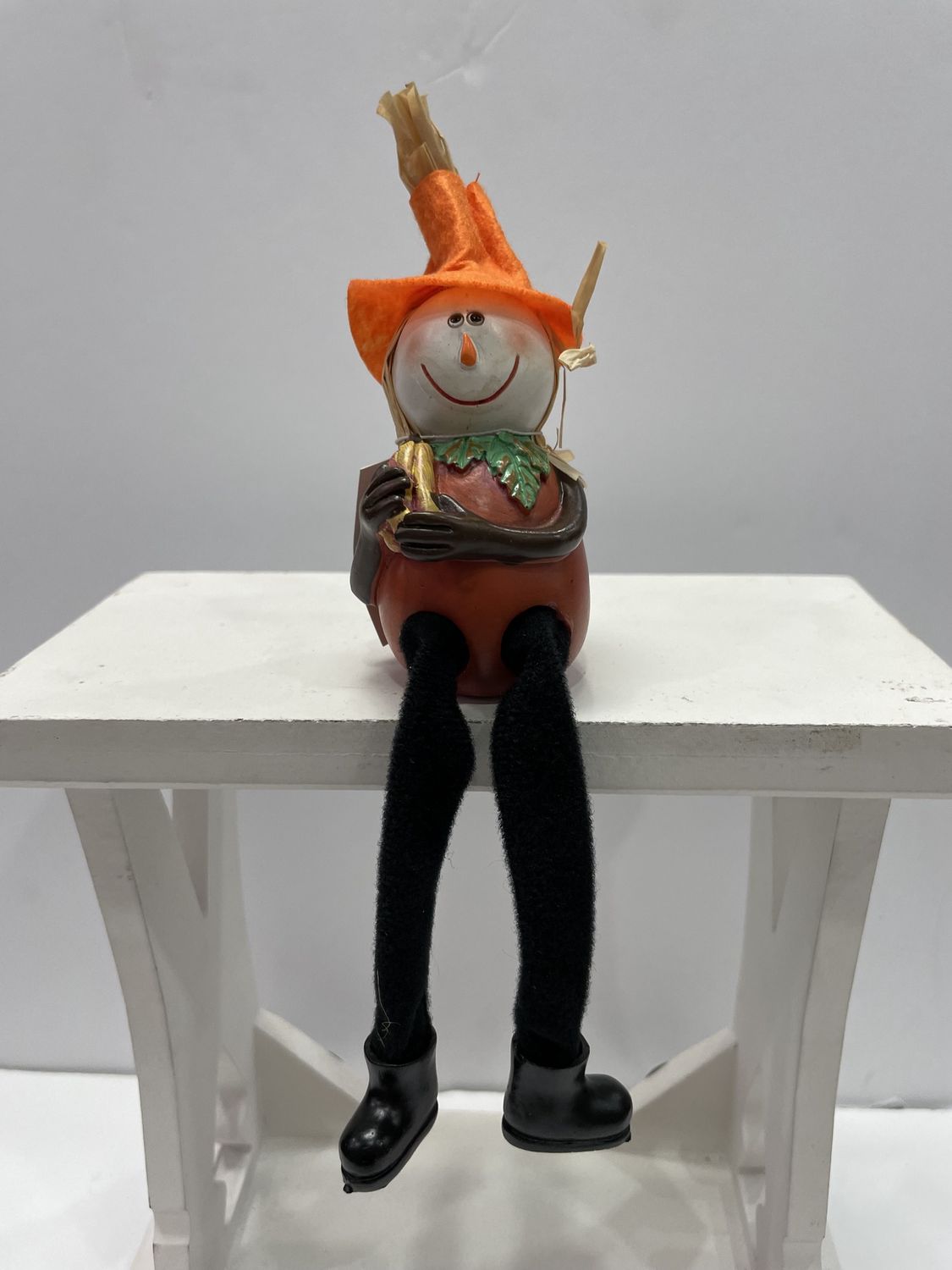 SCARECROW SITTERS, DESIGN: PUMPKIN