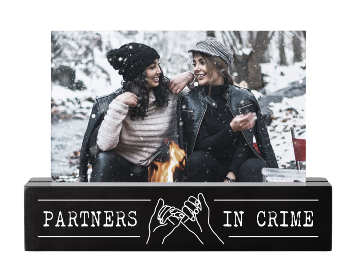 PARTNERS IN CRIME-PHOTO BAR