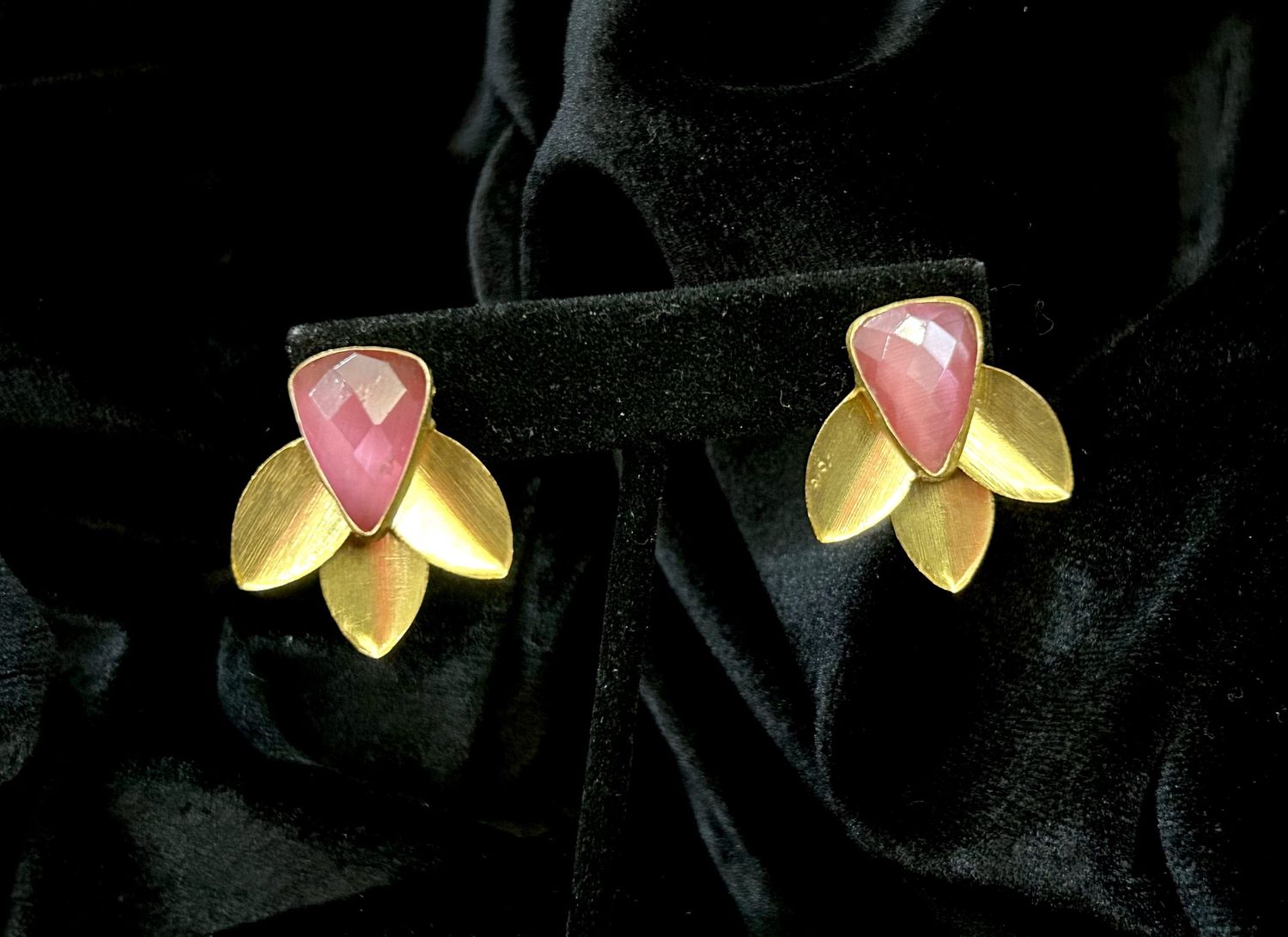 Tonobi Ear2439 Rose Quartz &amp; Gold Vermeil Leaves Post Earrings