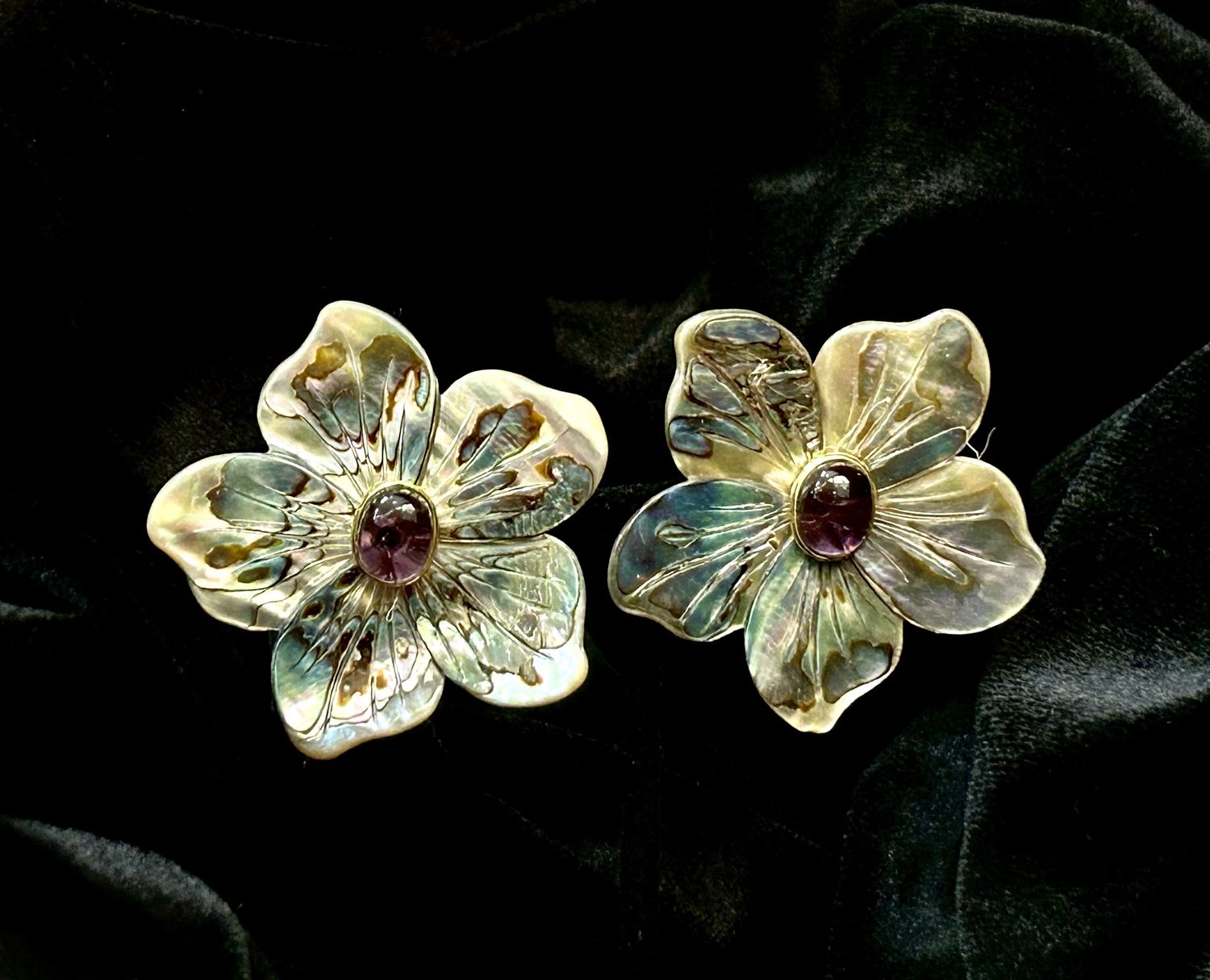 Tonobi Ear2404 Gold Vermeil CLIP Earrings Abolone Flower w/Amethyst Center Stone