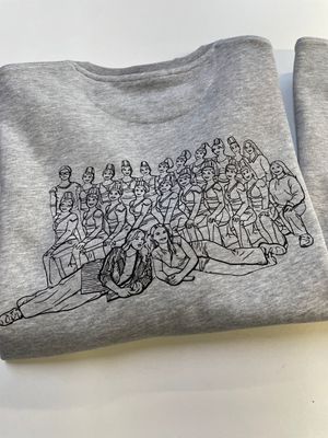Sweater  KING / QUEEN met lijntekening geborduurd