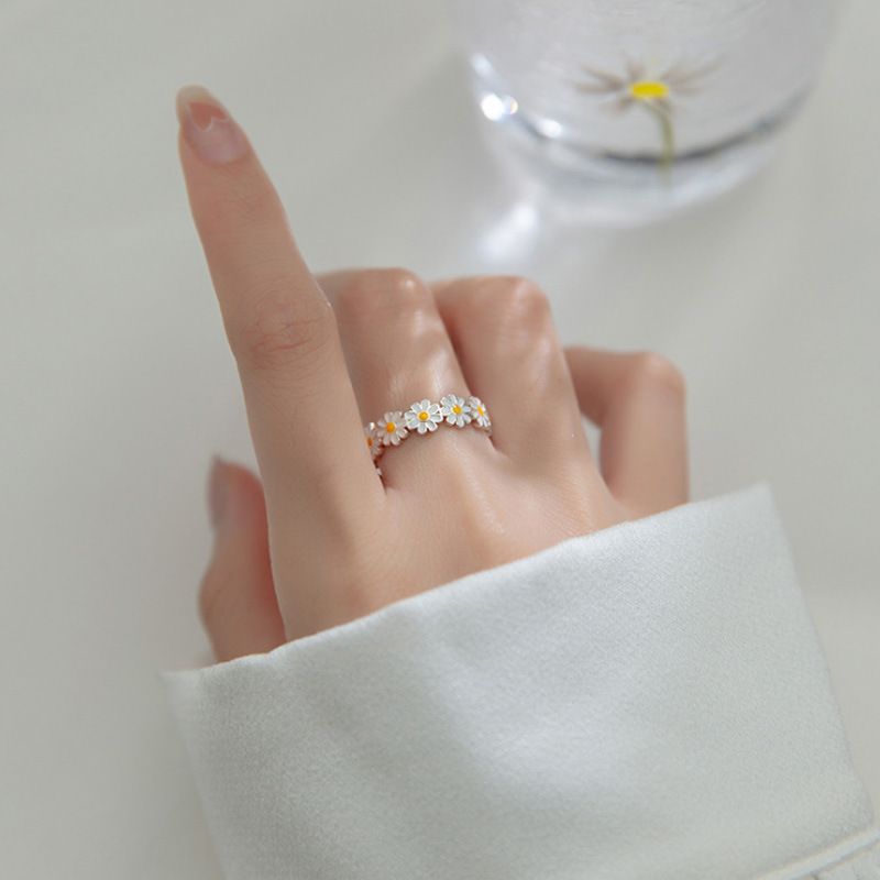 Silver Daisy Ring Women&#39;s Elegant Jewelry