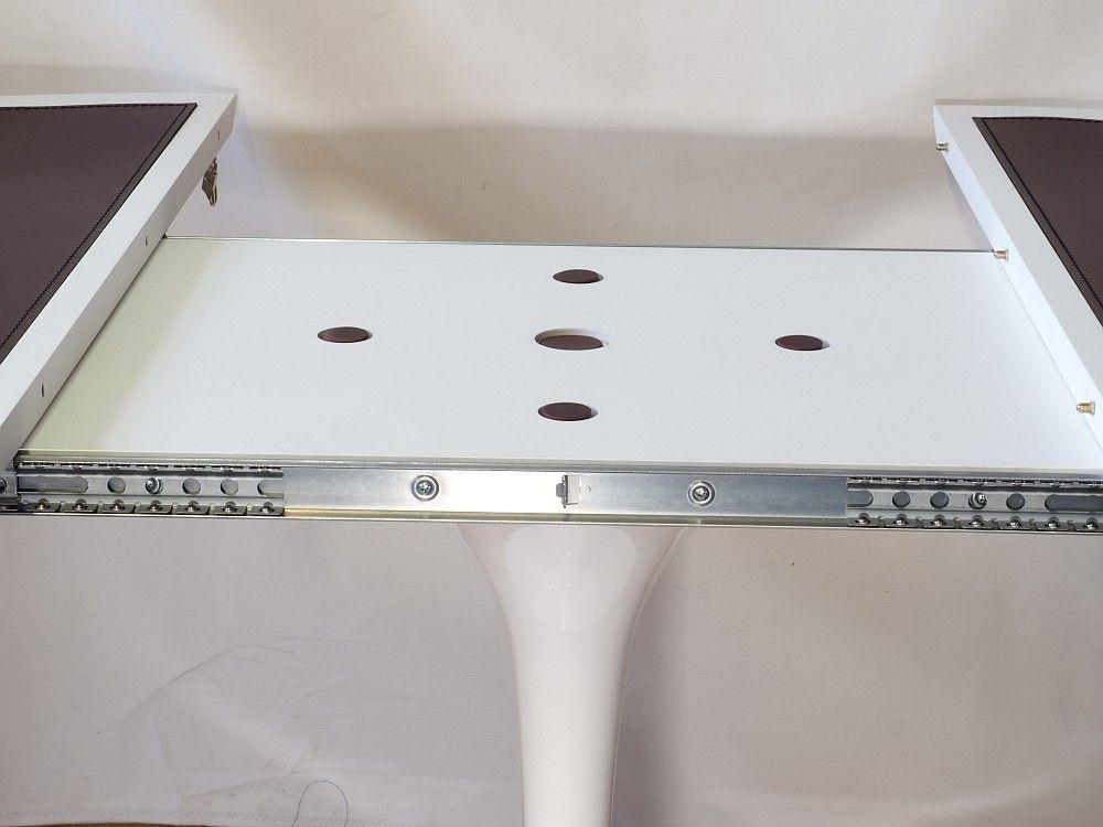 Tavolo con piano in cuoio Eero Saarinen estendibile - Replica