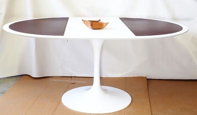 Tavolo con piano in cuoio Eero Saarinen estendibile - Replica
