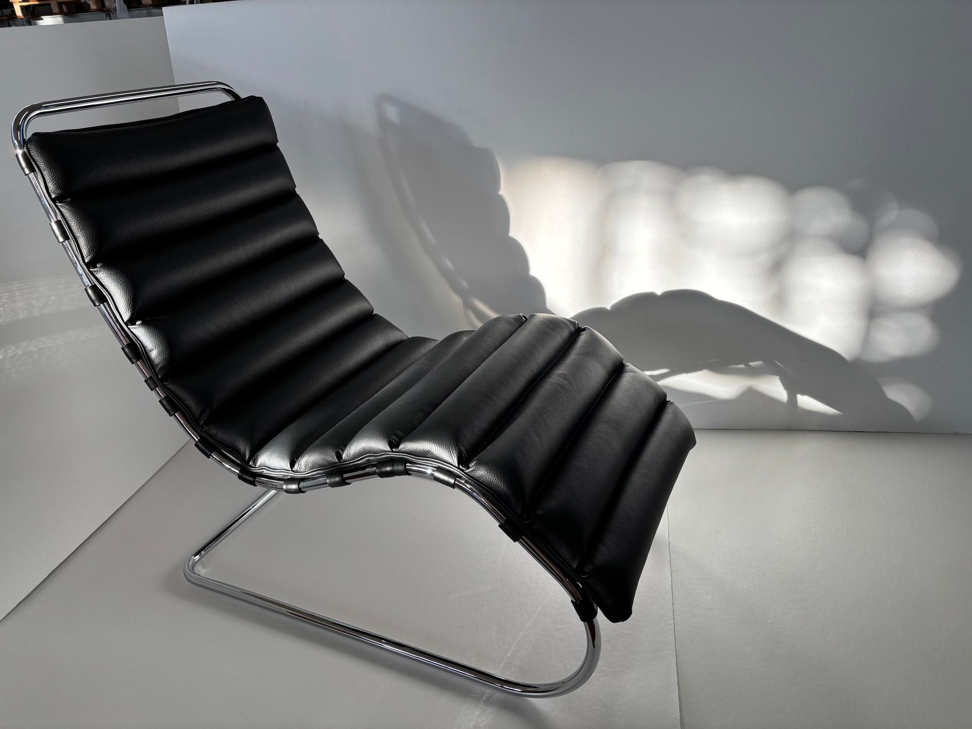 Poltrona sdraio Ludwig Mies Van der Rohe - Replica