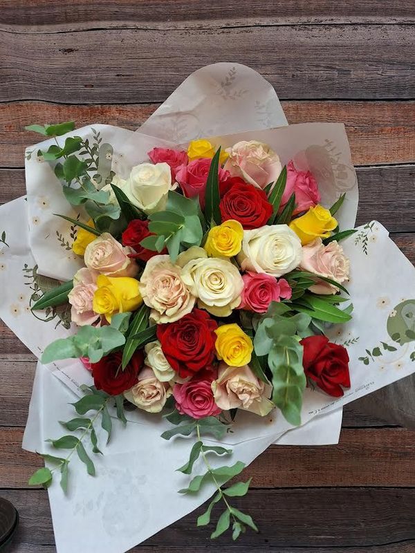 Bouquet roses multicolores