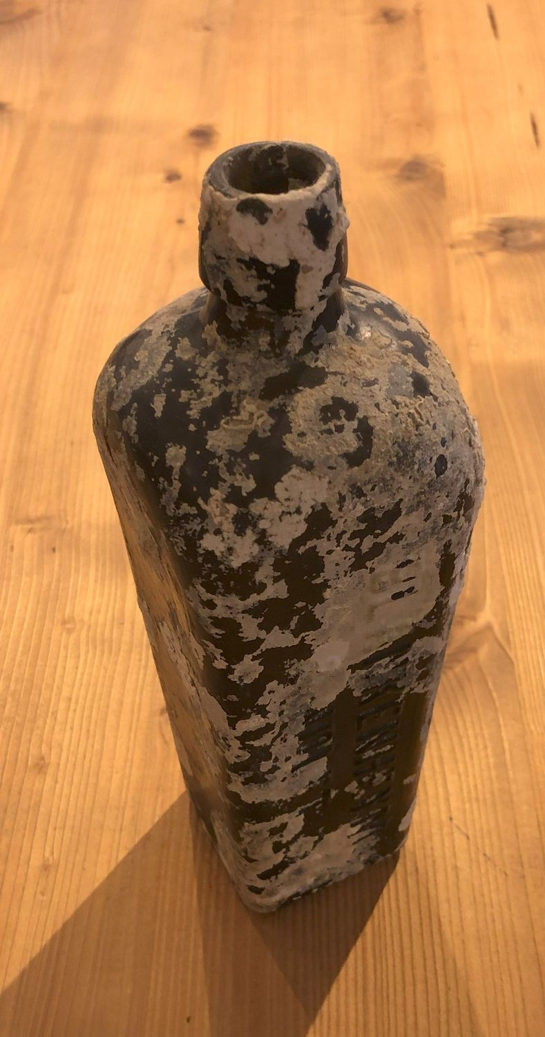 Antike Gin Flasche