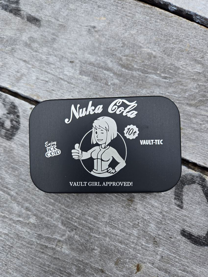 💙 NEW Vault Girl Laser Engraved Tin + 5 Nuka Cola Caps 💙
