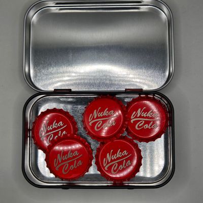 💙 NEW Vault Girl Laser Engraved Tin + 5 Nuka Cola Caps 💙