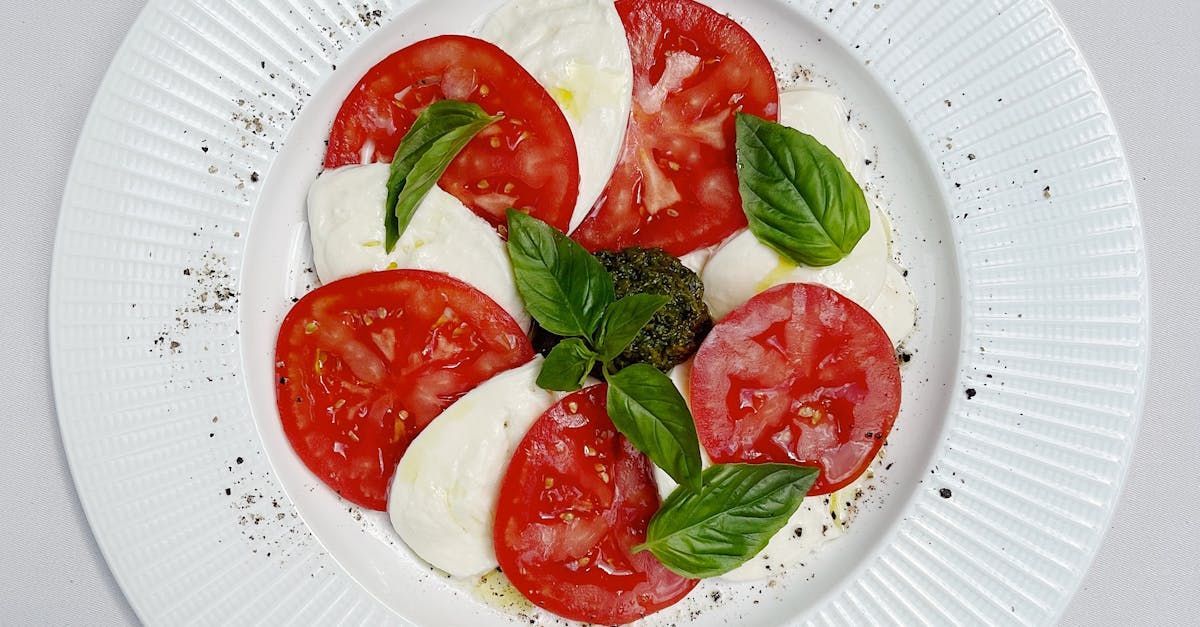 Tomaten Mozzarella mit Zwiebeln