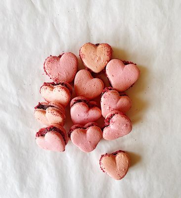 heart shaped macarons
