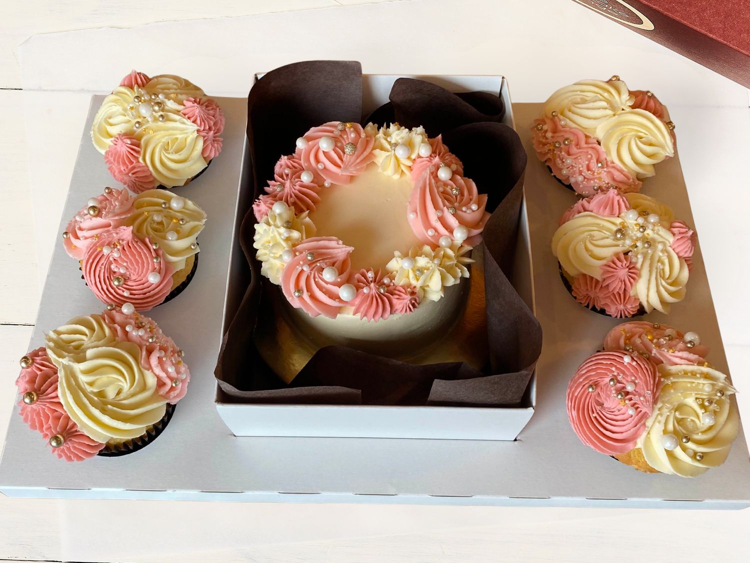 the cupcake &amp; cake gift box
