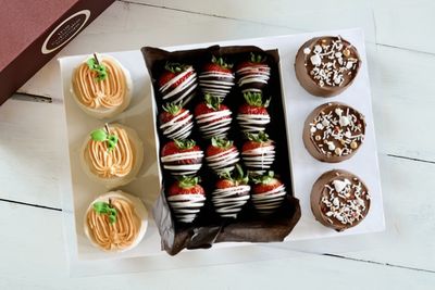 The Harvest Cupcakes &amp; Strawberries Box