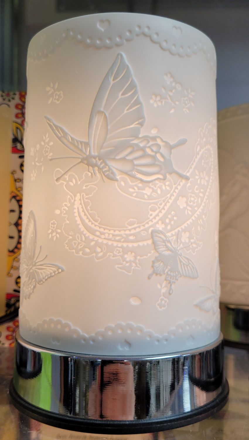 DISZCA01 - TOUCH SENSOR LAMP - PORCELAIN BUTTERFLY / 7" H