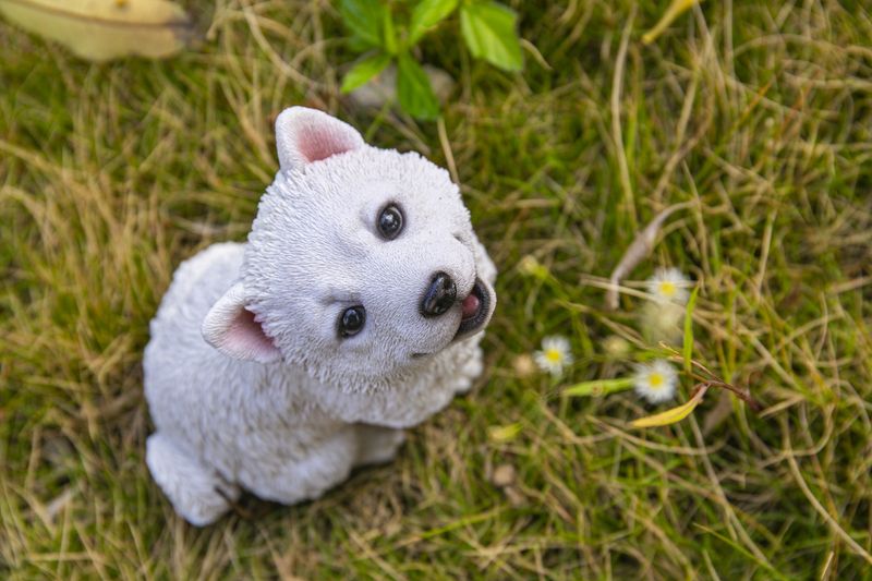 87703-Q - HOWLING AMERICAN ESKIMO PUPPY STATUE / 6.61" H