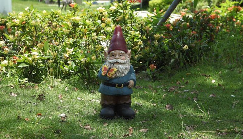 75616-B - GNOME W/BUTTERFLY / 18" H
