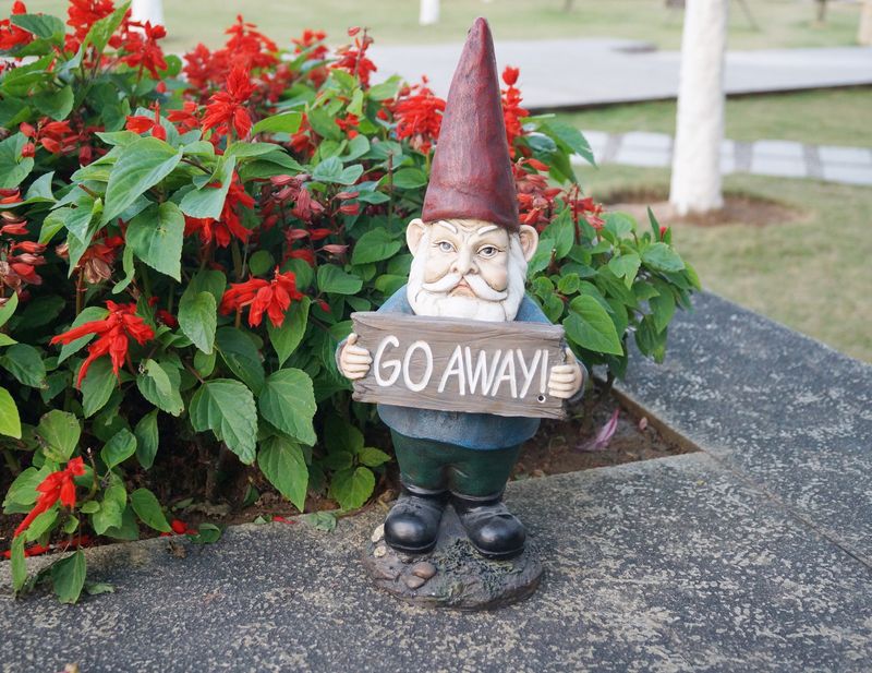 75616-S - GNOME HOLDS GO AWAY SIGN / 14.7" H