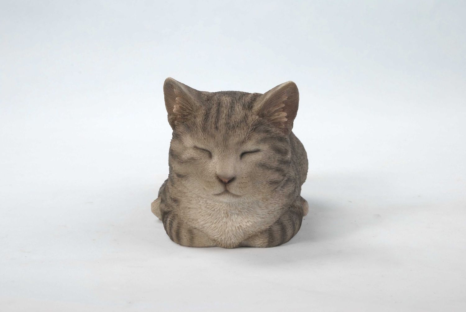 87729-C - CAT SLEEPING - GREY TABBY / 5&quot; H
