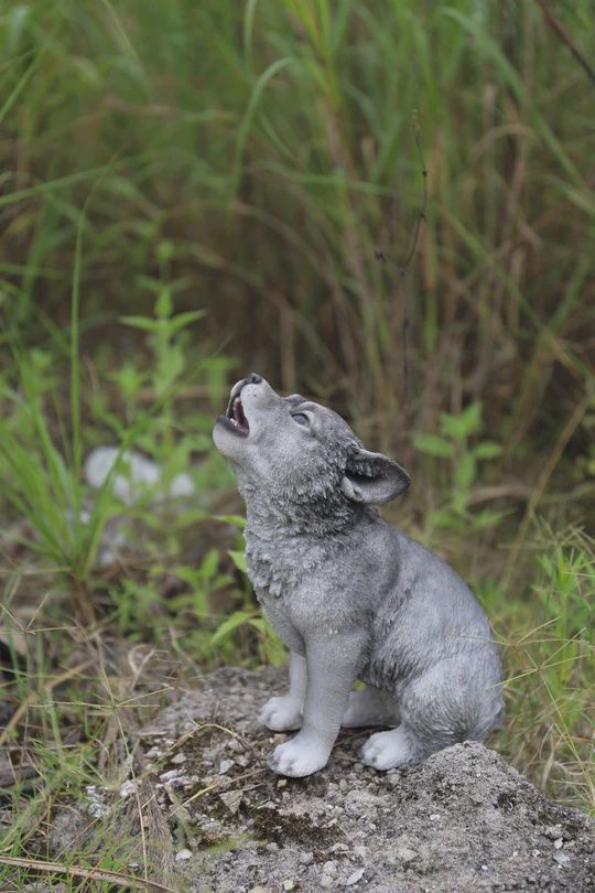 87713 - WOLF PUP HOWLING / 11&quot; H