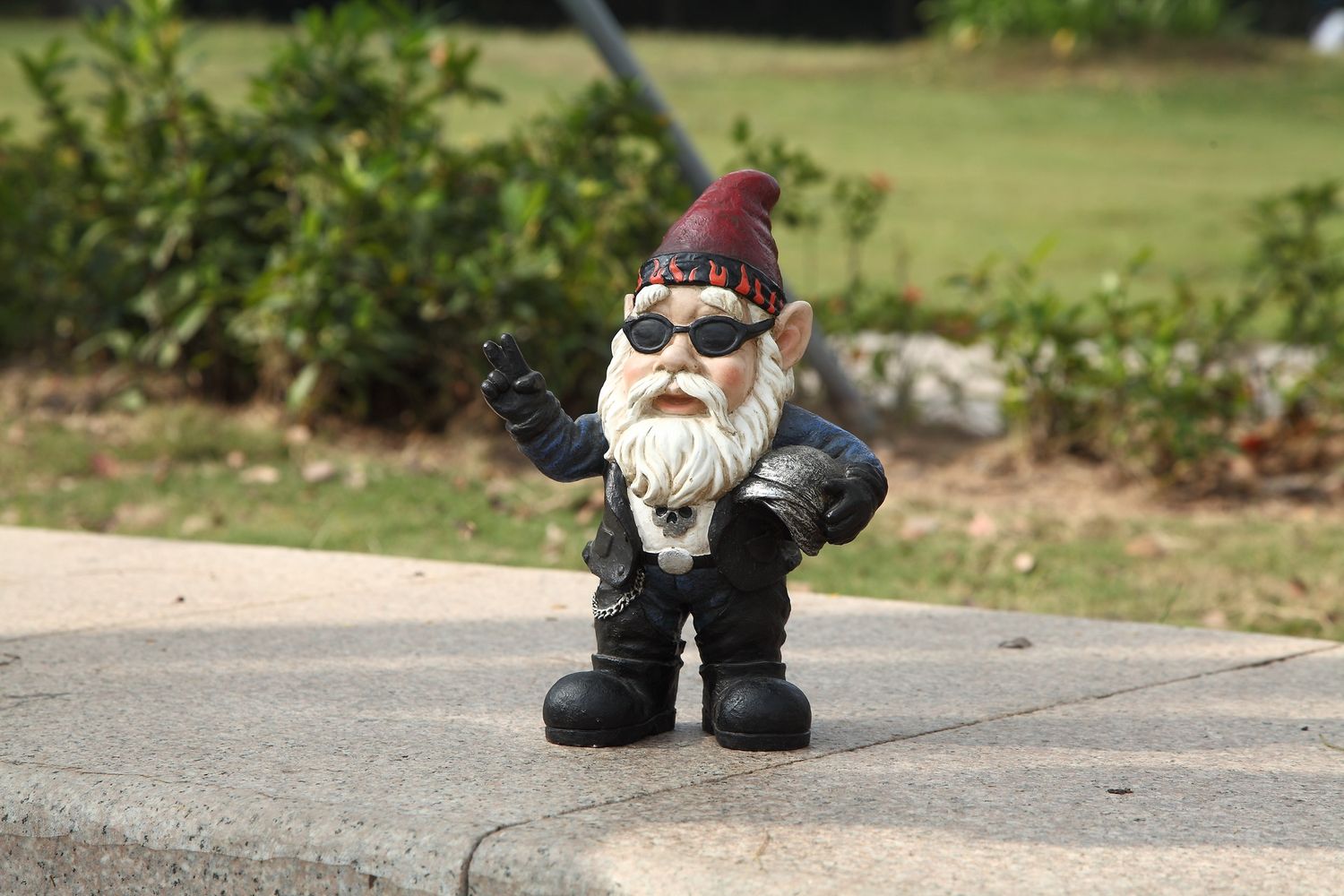 75616-J - GNOME BIKER W/SUNGLASSES/HELMET / 10.25&quot; H