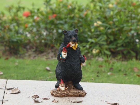 75616-M - GNOMES IN TROUBLE WITH BEAR / 10.5&quot; H