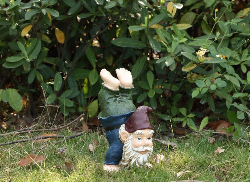 75616-Y - GNOME-HAND STANDING / 9.75&quot; H