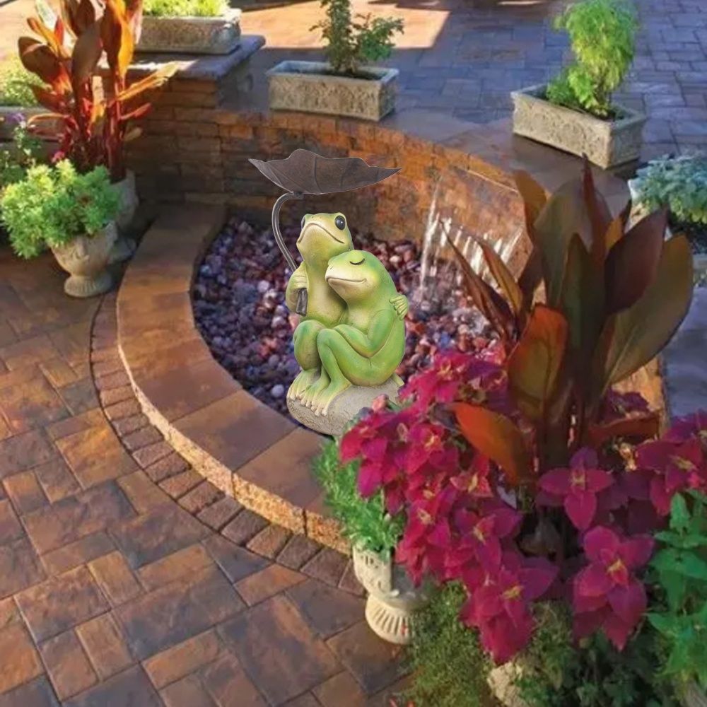 75627-A - FROG COUPLE UNDER UMBRELLA / 11&quot; H