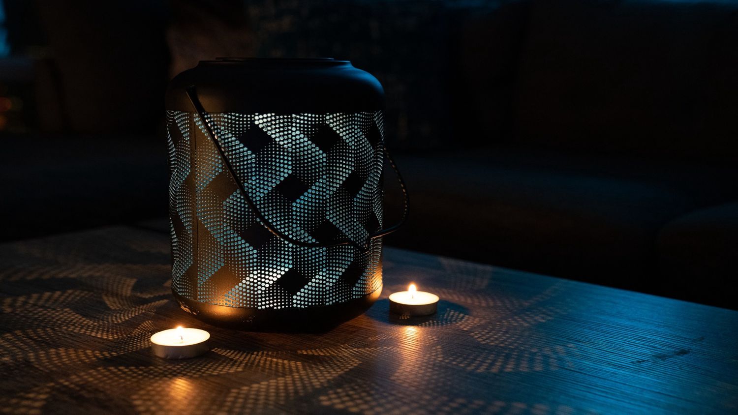 78419-C - SOLAR METAL LANTERN-9 INCH BLACK AND BLUE WAVE W/ WW LED / 9.06&quot; H