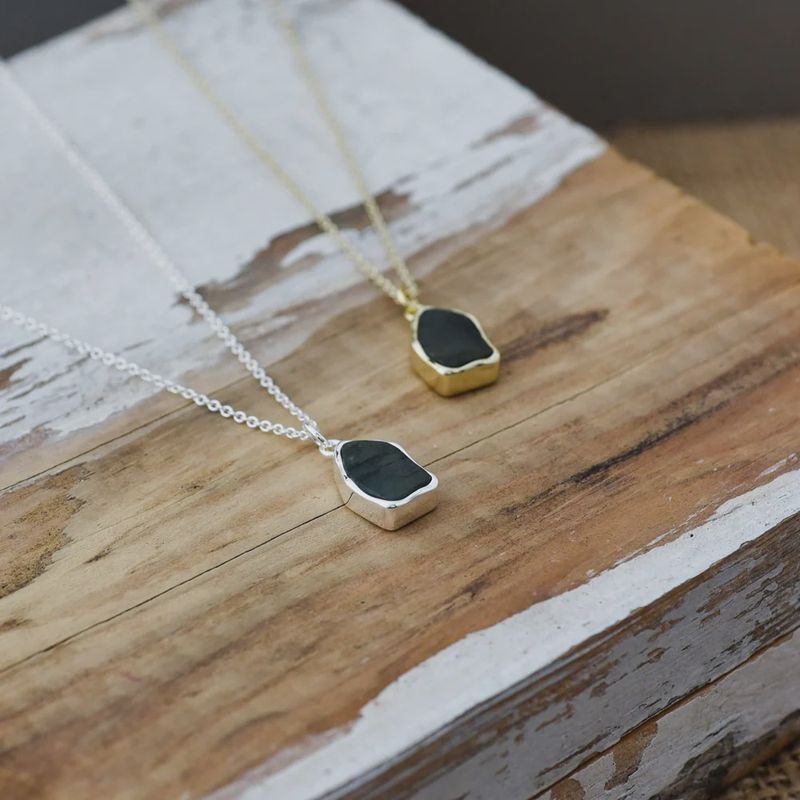 STONEFLECKN-G-LAB - STONE FLECK NECKLACE-GOLD-LABRADORITE