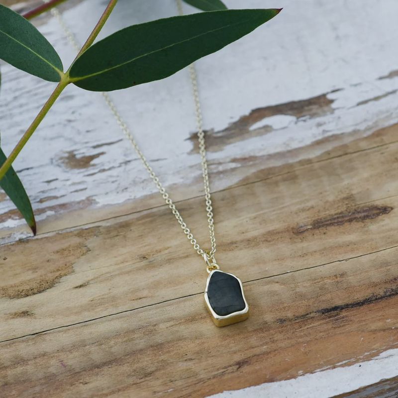 STONEFLECKN-G-LAB - STONE FLECK NECKLACE-GOLD-LABRADORITE