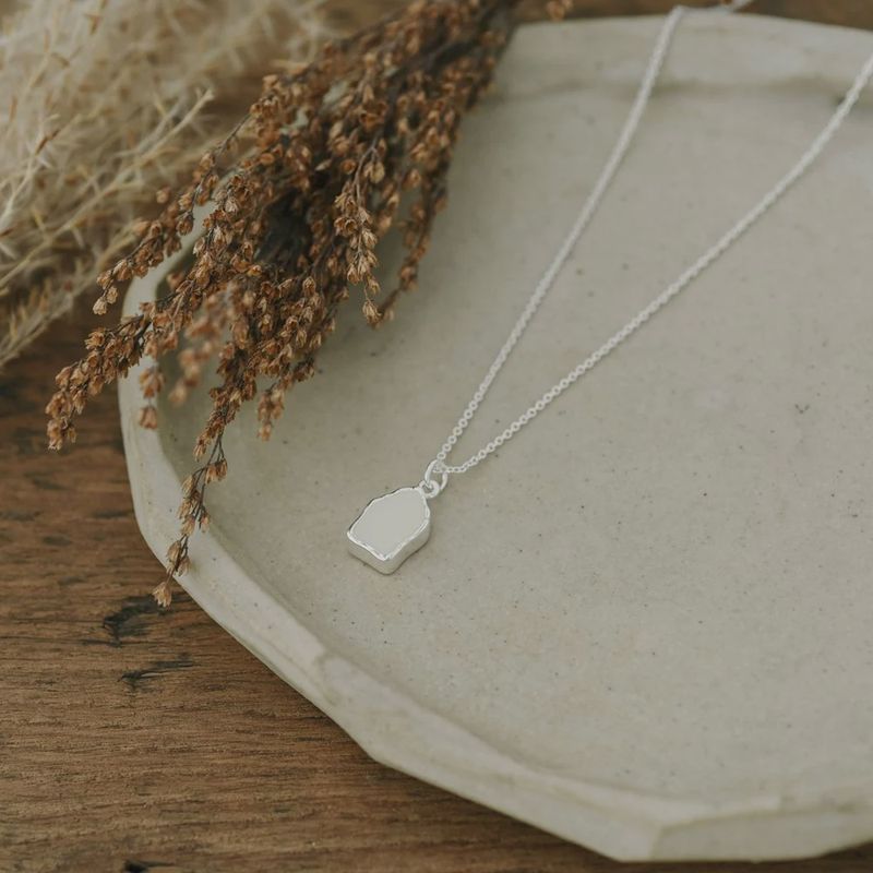 STONEFLECKN-S-MOP - STONE FLECK NECKLACE-SILVER-MOTHER OF PEARL