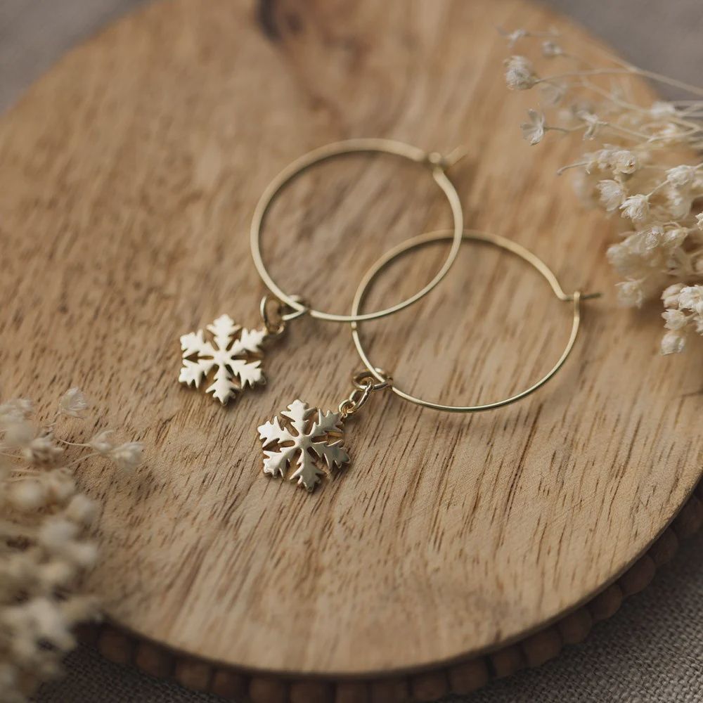 DAINTY SNOWFLAKE HOOP, STYLE/COLOUR: GOLD